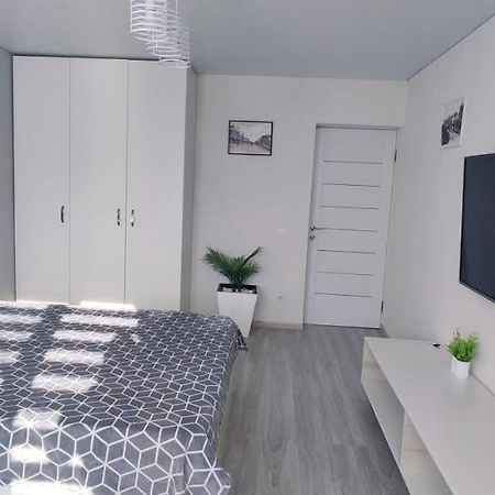 Large Apartment Near The Airport And City Center Chisináu Exterior foto