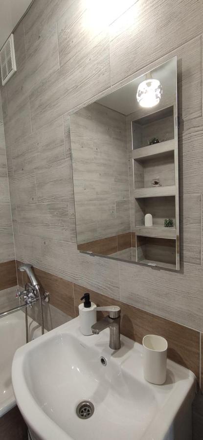 Large Apartment Near The Airport And City Center Chisináu Exterior foto