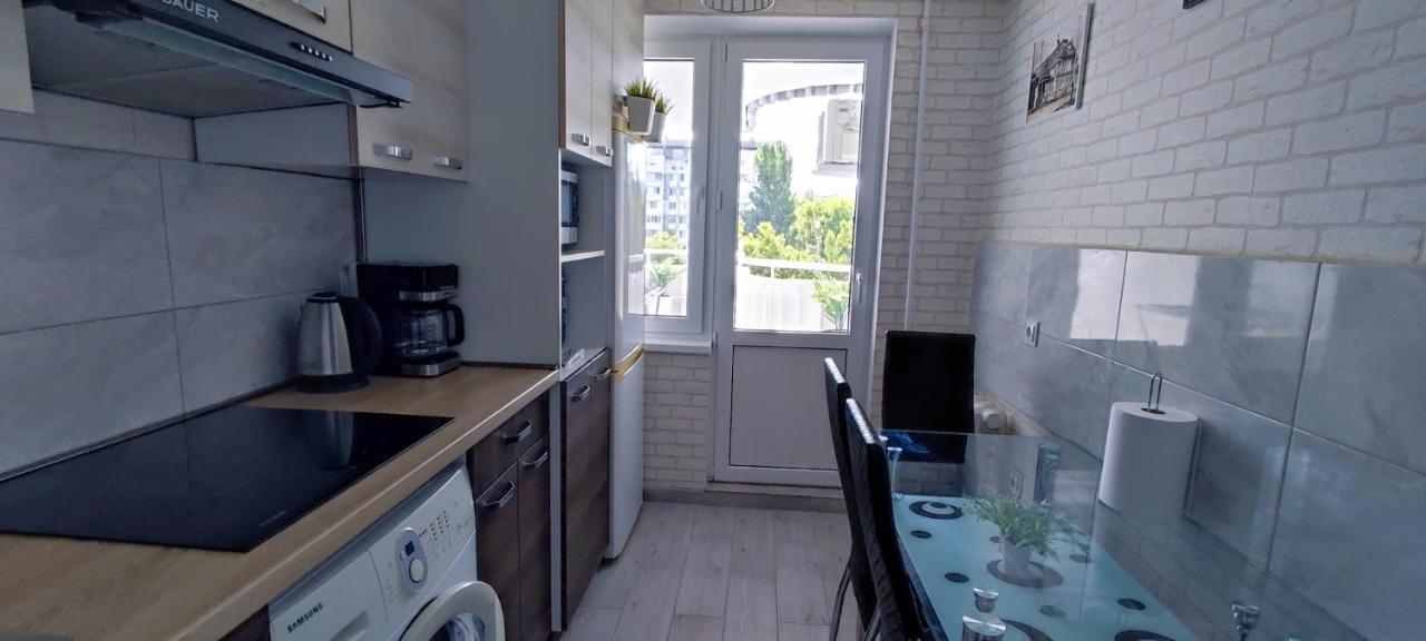 Large Apartment Near The Airport And City Center Chisináu Exterior foto