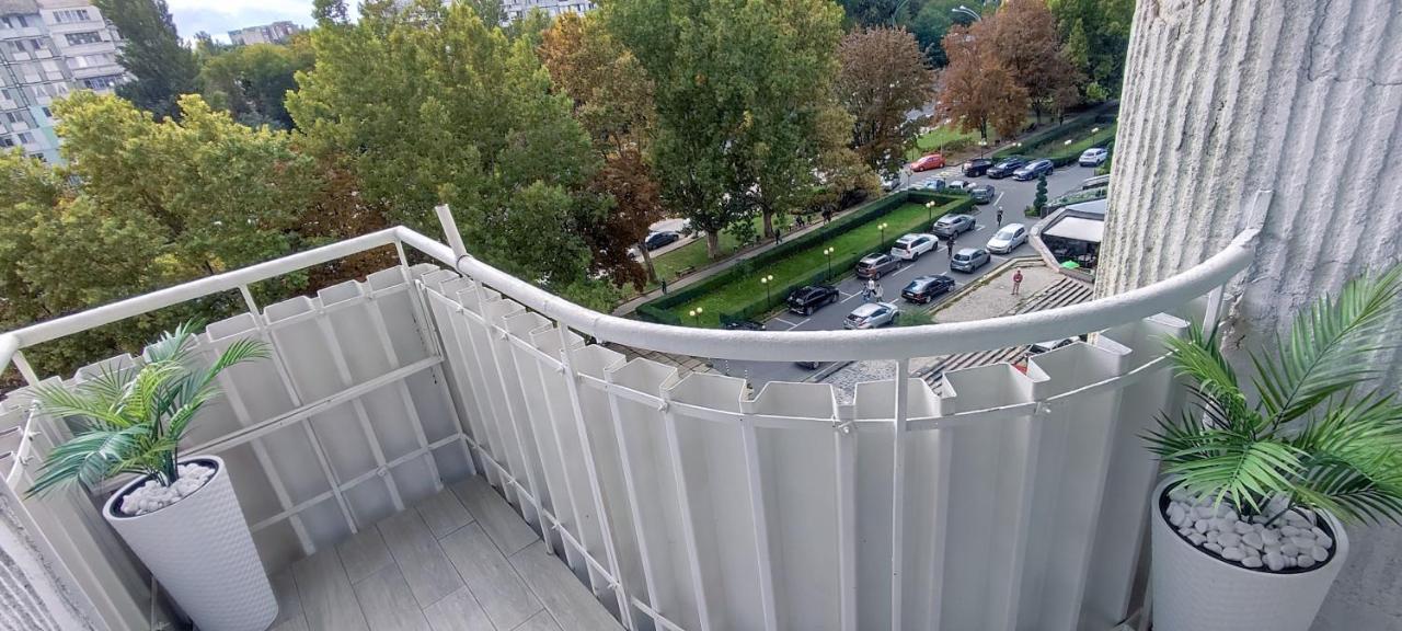 Large Apartment Near The Airport And City Center Chisináu Exterior foto
